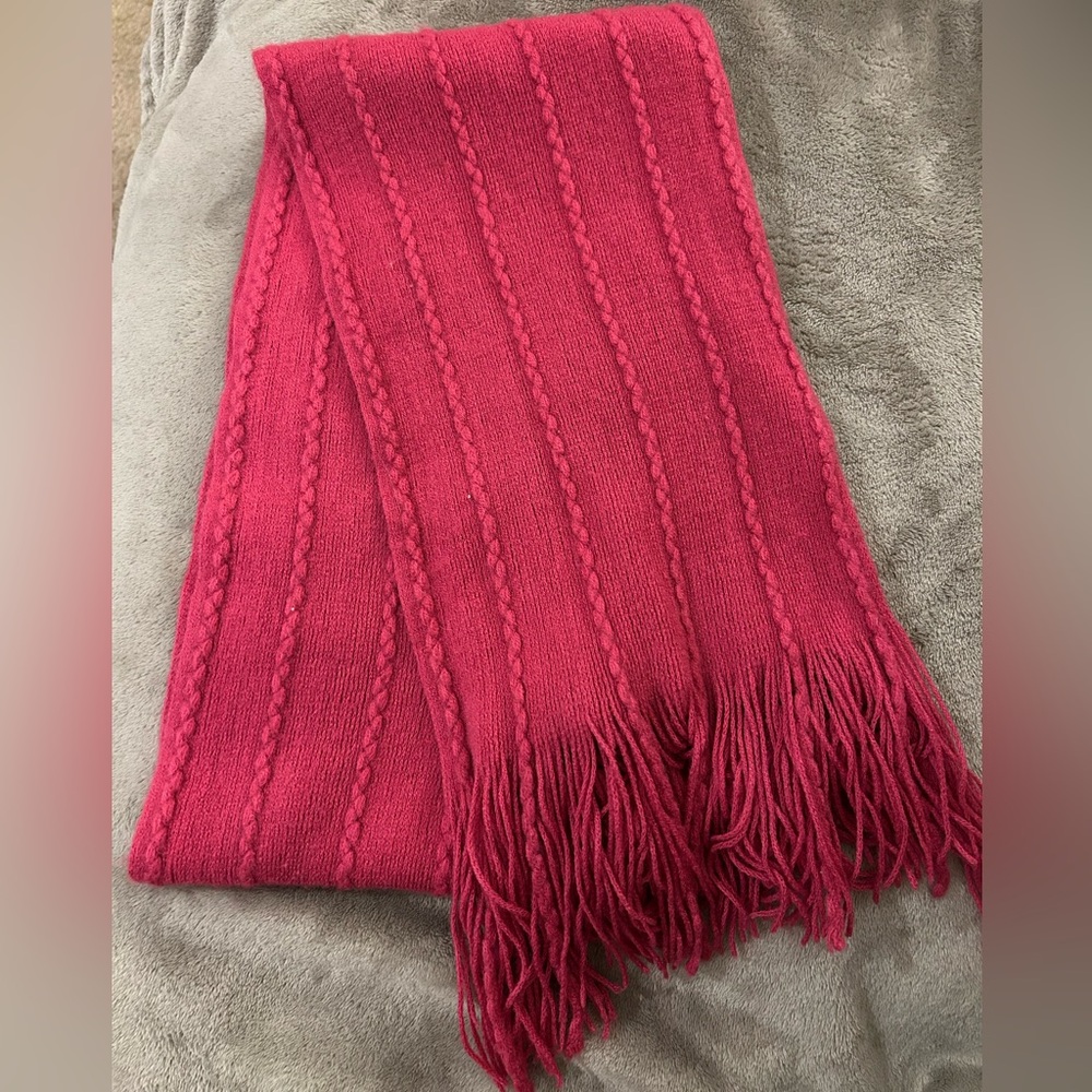 Scarf, pink w/fringe